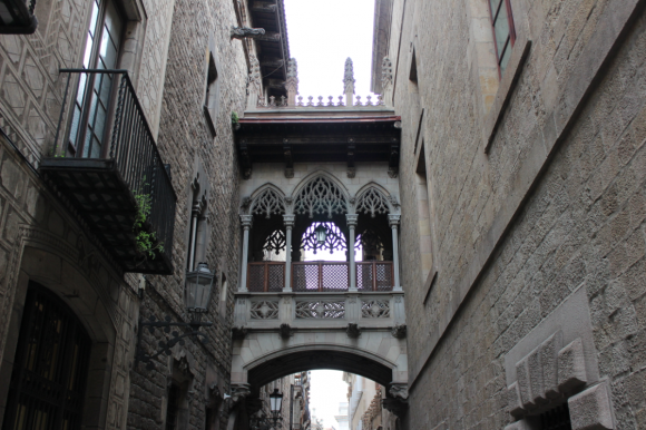 Una de las callejuelas del barrio Gótico, en el casco antiguo.