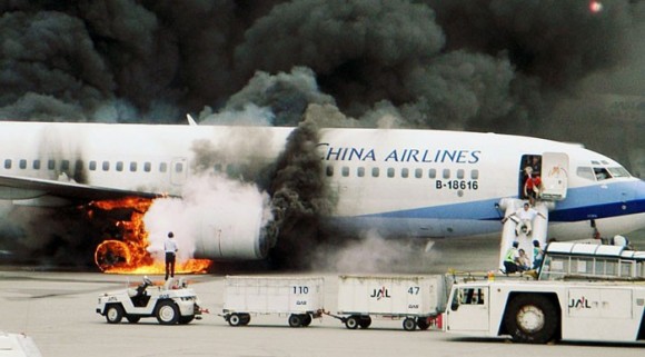 viajoscopio.com - Accidente aéreo | Avión de China Airlines en llamas.