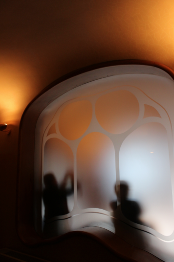 Otra muestra de cómo trabajaba Gaudí con la luz dentro de la casa.