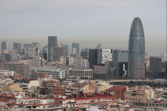 Y otra vista desde otra de las torres de la misma fachada, pero hacia la parte más moderna de Barcelona.