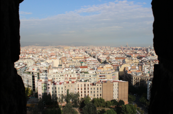 En el mismísimo centro de la ciudad, ésta es una vista de Barcelona desde una de las torres de la fachada del nacimiento.