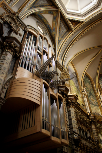 Los órganos catalanes se ubican, como éste, en un costado de la iglesia.