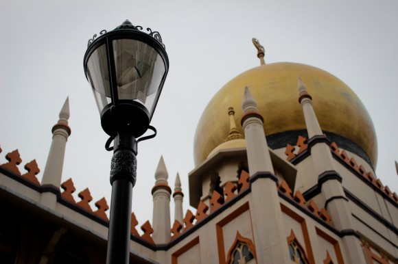 La cúpula de la mezquita en el Distrito Árabe.