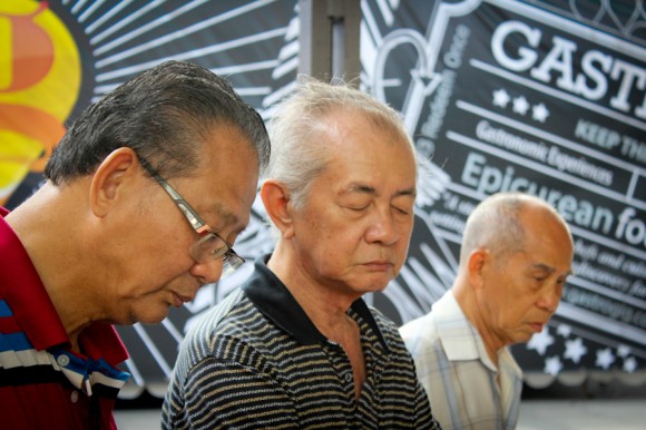 viajoscopio.com - SINGAPUR - Una comisión de jubilados singapurenses juega a las damas -231