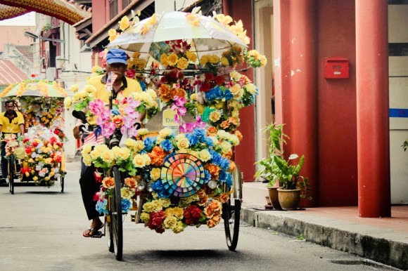 viajoscopio.com - Melaka, Malaysia - Bicicletas primaverales con flores y luces