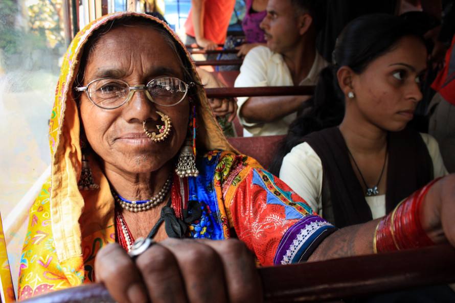 Ésta es Sandra, una señora hermosa de Karnataka que me contó que el aro que lleva en la nariz es típico de las mujeres casadas de su provincia. ¡Le costó 50.000 rupias!