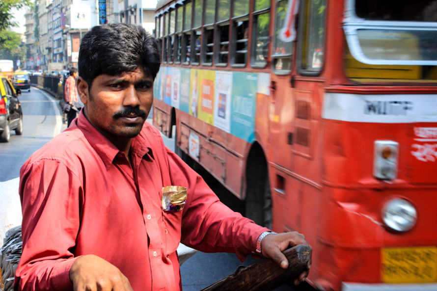 viajoscopio.com - Mumbai, Bombay, India - Local People, bus.