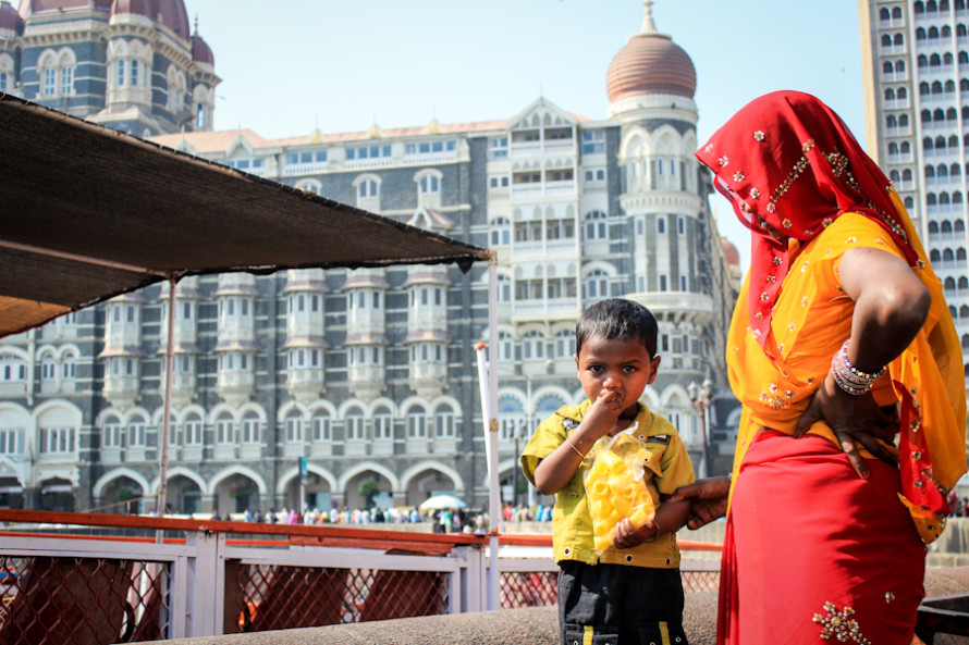 viajoscopio.com - Mumbai, Bombay, India - Local people, kid and mother, nene y madre.