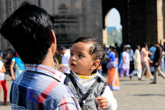 viajoscopio.com - Mumbai, Bombay, India - Local people, father son, padre hijo.
