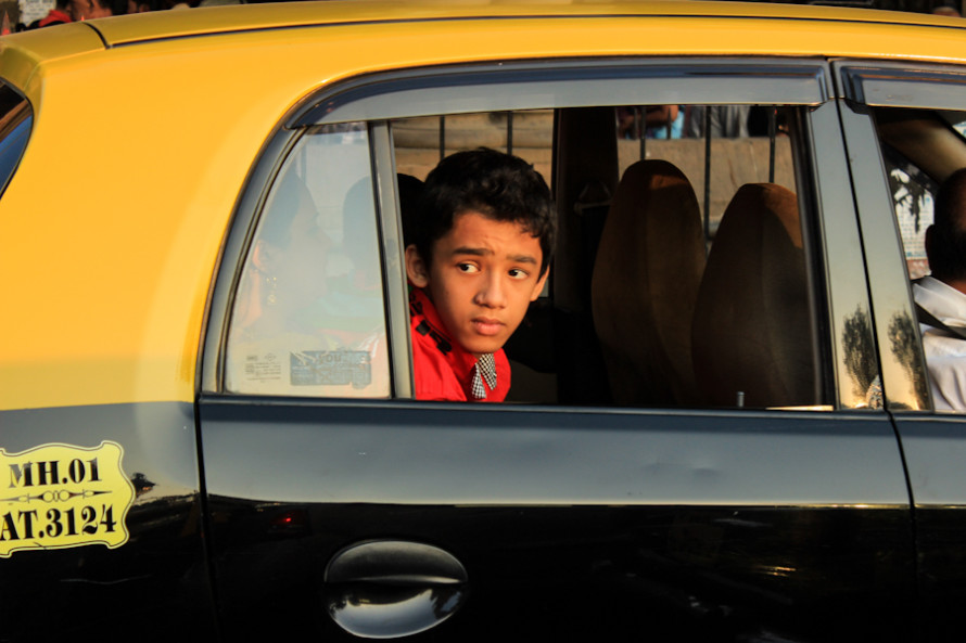 viajoscopio.com - Mumbai, Bombay, India - Local people, kid taxi, nene taxi.