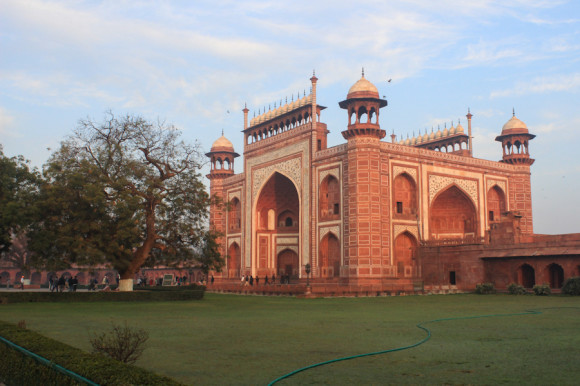Darwaza, la puerta de acceso al Taj Mahal.