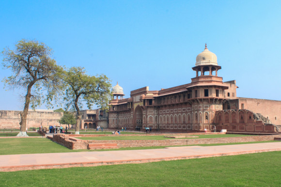 Uno de los palacios adentro del Fuerte de Agra.