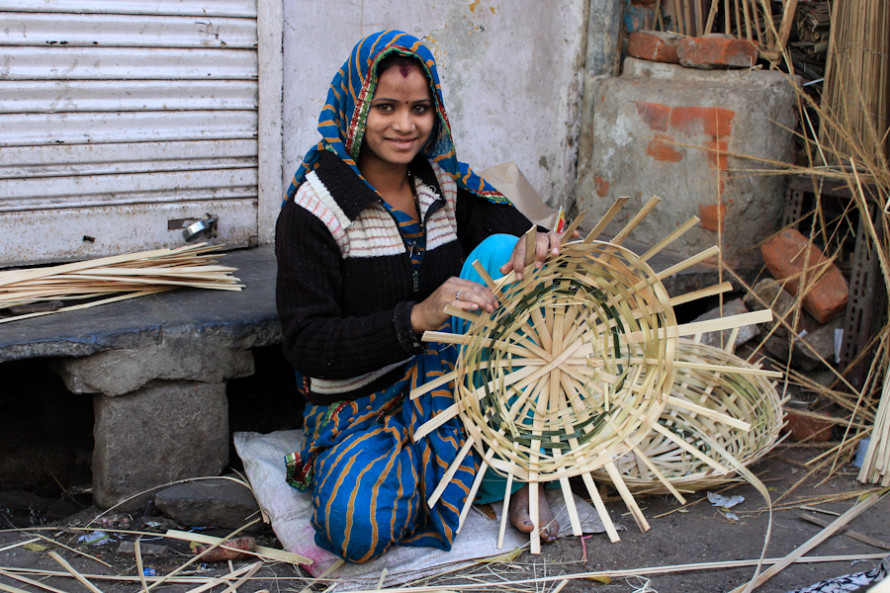 Otras se dedican a las artesanías en mercados callejeros del centro.