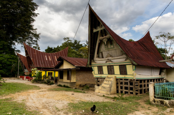 Las casitas de la gente Batak, el grupo étnico que vive en la isla.